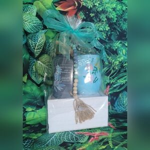 Gift Set – Bath & Body Works “Crisp Morning Air” Hand Soap & Floral Mug – Ready